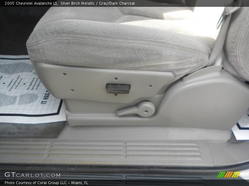 Silver Birch Metallic / Gray/Dark Charcoal 2005 Chevrolet Avalanche LS