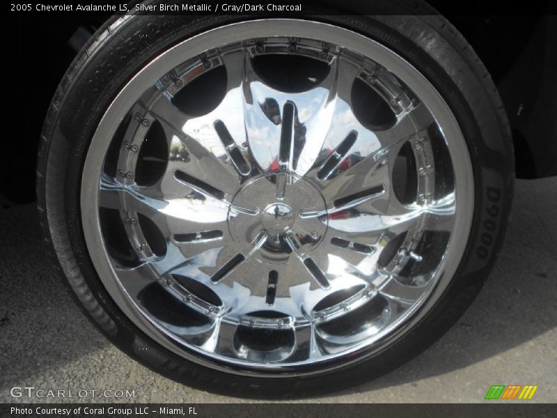 Silver Birch Metallic / Gray/Dark Charcoal 2005 Chevrolet Avalanche LS