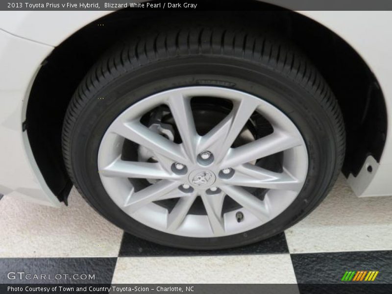 Blizzard White Pearl / Dark Gray 2013 Toyota Prius v Five Hybrid