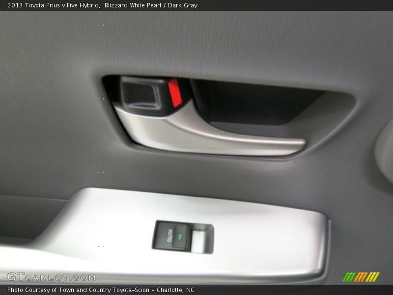 Blizzard White Pearl / Dark Gray 2013 Toyota Prius v Five Hybrid