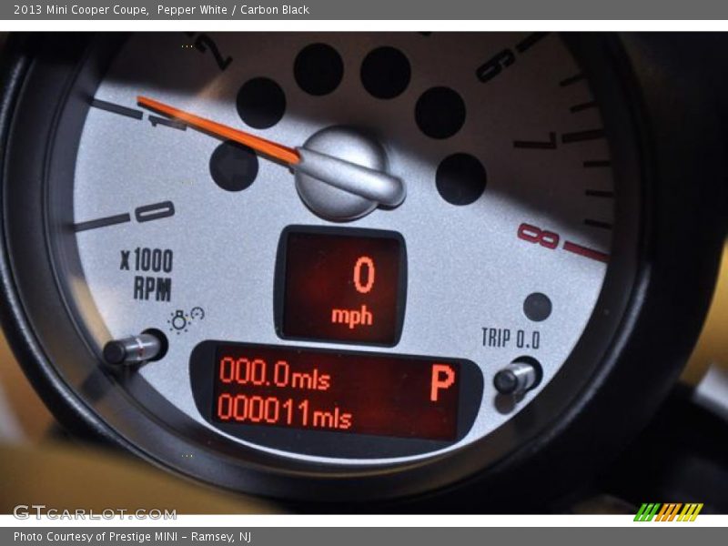 Pepper White / Carbon Black 2013 Mini Cooper Coupe