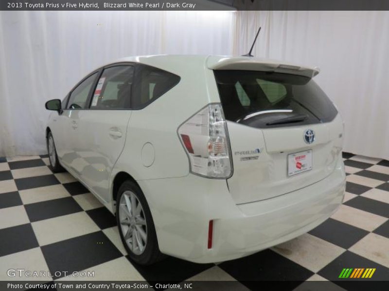 Blizzard White Pearl / Dark Gray 2013 Toyota Prius v Five Hybrid