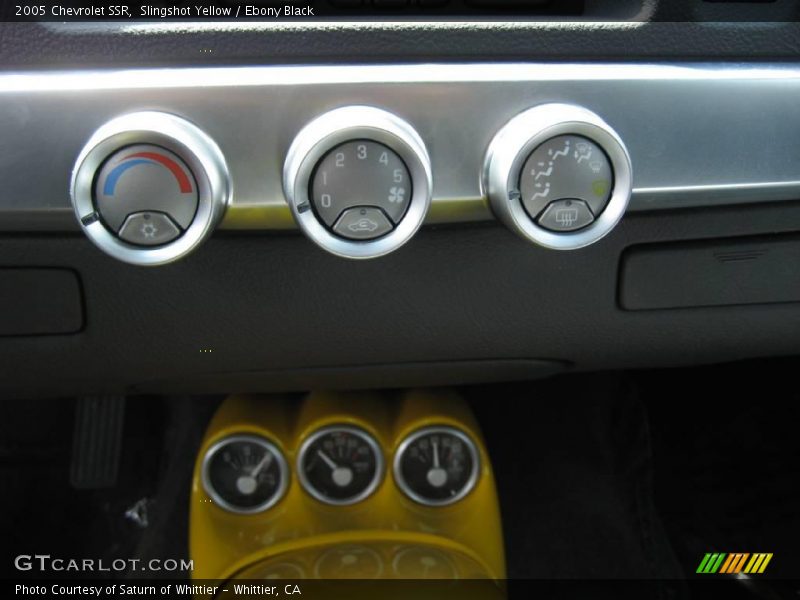 Slingshot Yellow / Ebony Black 2005 Chevrolet SSR