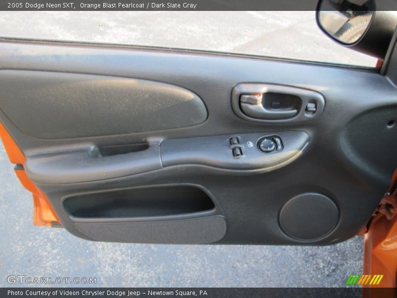 Door Panel of 2005 Neon SXT