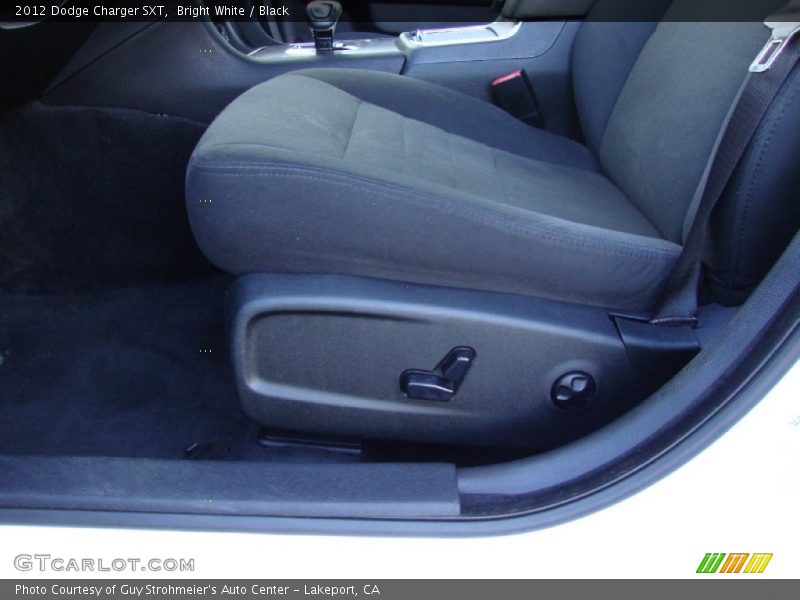 Bright White / Black 2012 Dodge Charger SXT
