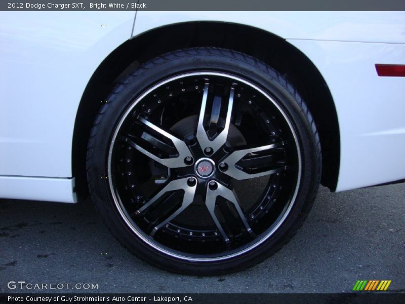 Bright White / Black 2012 Dodge Charger SXT