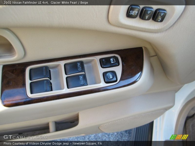 Glacier White Pearl / Beige 2002 Nissan Pathfinder LE 4x4