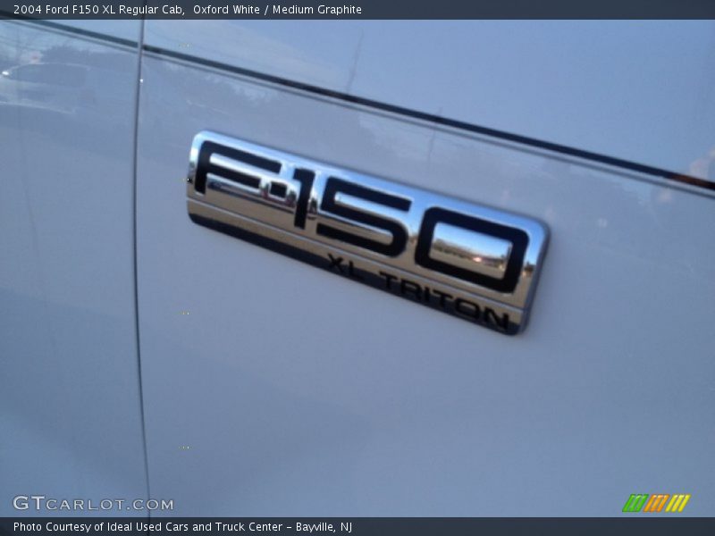 Oxford White / Medium Graphite 2004 Ford F150 XL Regular Cab