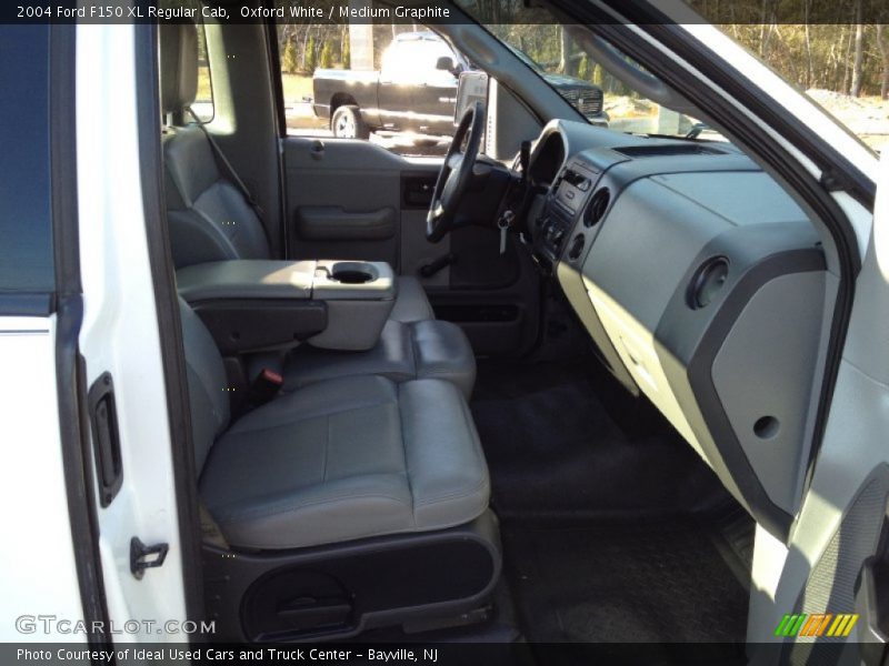 Oxford White / Medium Graphite 2004 Ford F150 XL Regular Cab