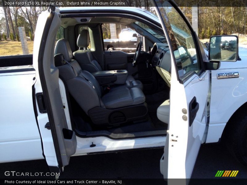 Oxford White / Medium Graphite 2004 Ford F150 XL Regular Cab