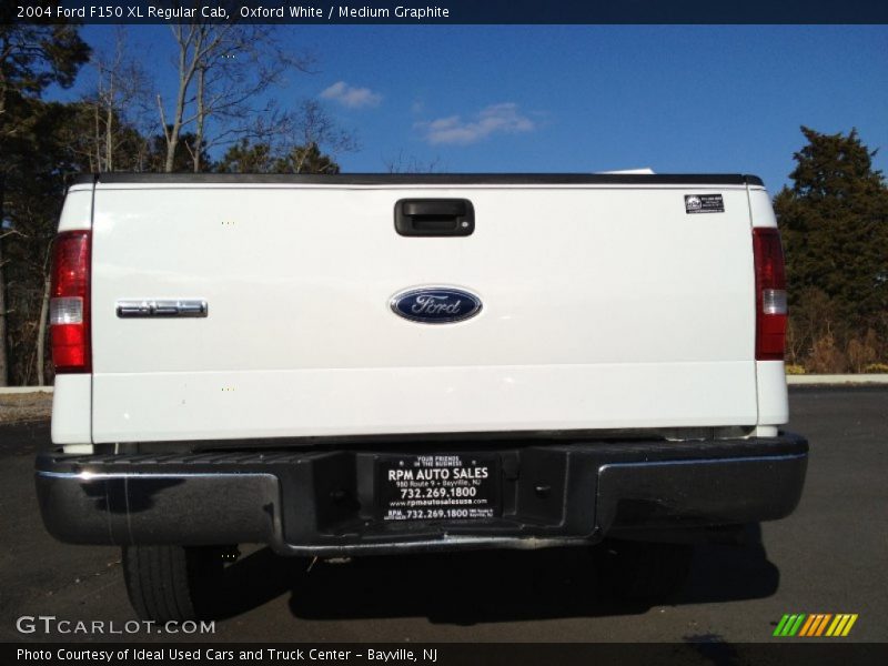 Oxford White / Medium Graphite 2004 Ford F150 XL Regular Cab