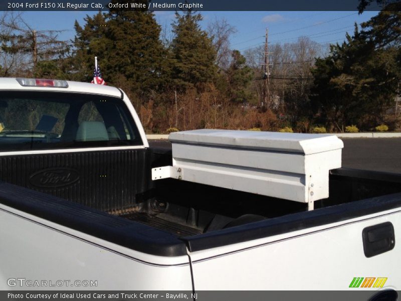 Oxford White / Medium Graphite 2004 Ford F150 XL Regular Cab