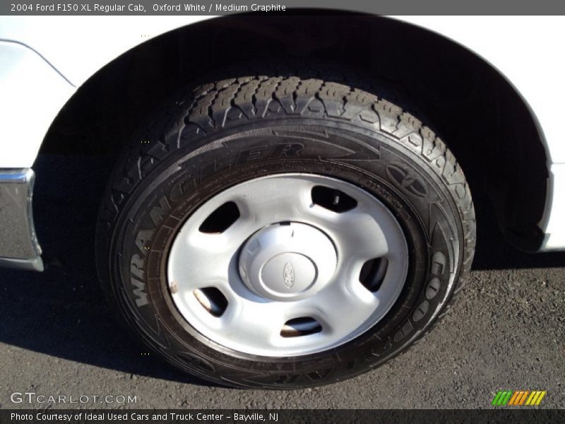 Oxford White / Medium Graphite 2004 Ford F150 XL Regular Cab
