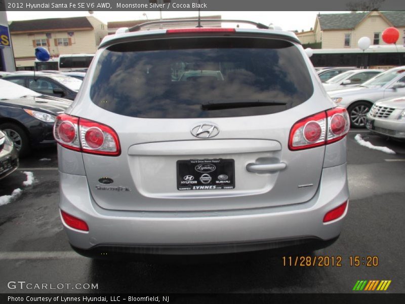 Moonstone Silver / Cocoa Black 2012 Hyundai Santa Fe SE V6 AWD
