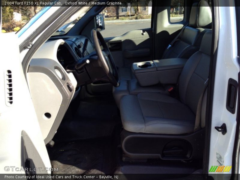 Oxford White / Medium Graphite 2004 Ford F150 XL Regular Cab