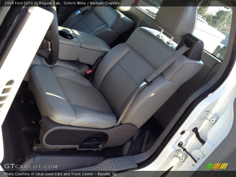 Oxford White / Medium Graphite 2004 Ford F150 XL Regular Cab