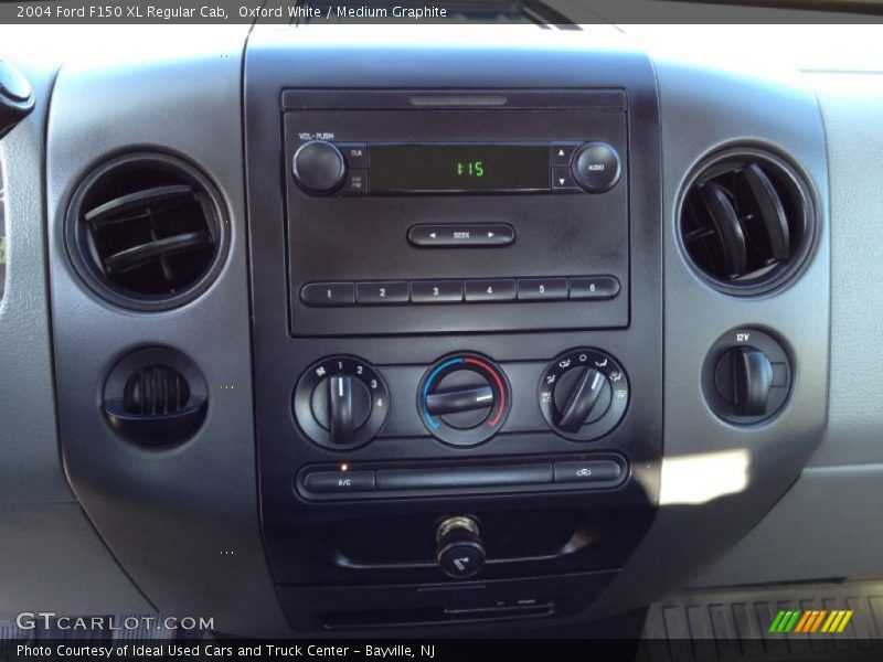 Oxford White / Medium Graphite 2004 Ford F150 XL Regular Cab
