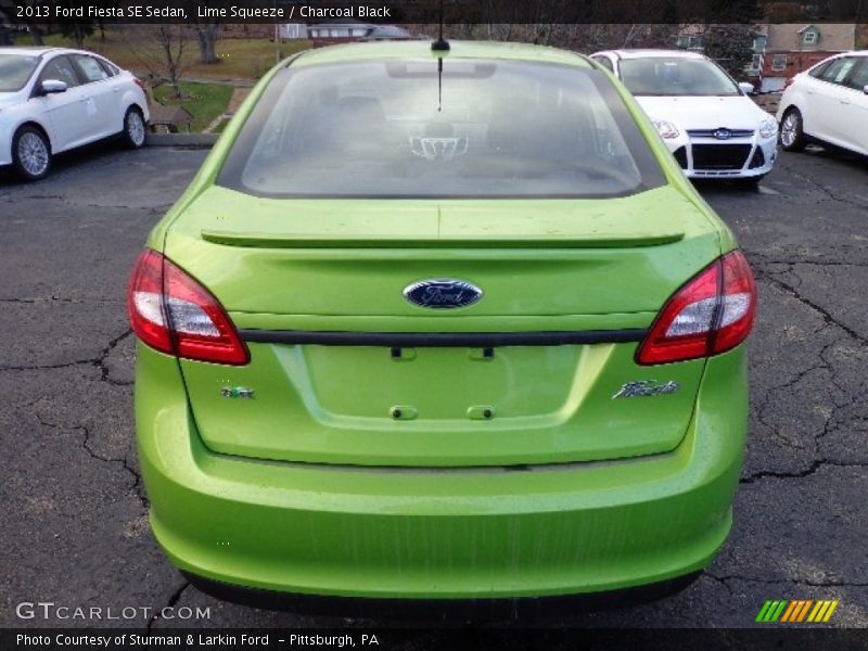 Lime Squeeze / Charcoal Black 2013 Ford Fiesta SE Sedan