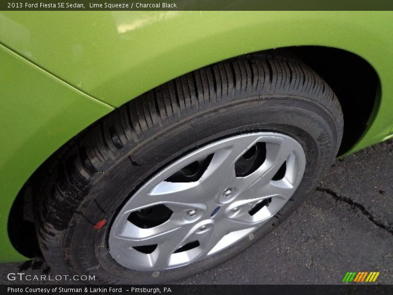 Lime Squeeze / Charcoal Black 2013 Ford Fiesta SE Sedan