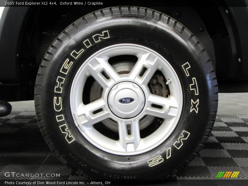 Oxford White / Graphite 2005 Ford Explorer XLS 4x4