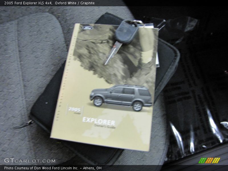 Oxford White / Graphite 2005 Ford Explorer XLS 4x4