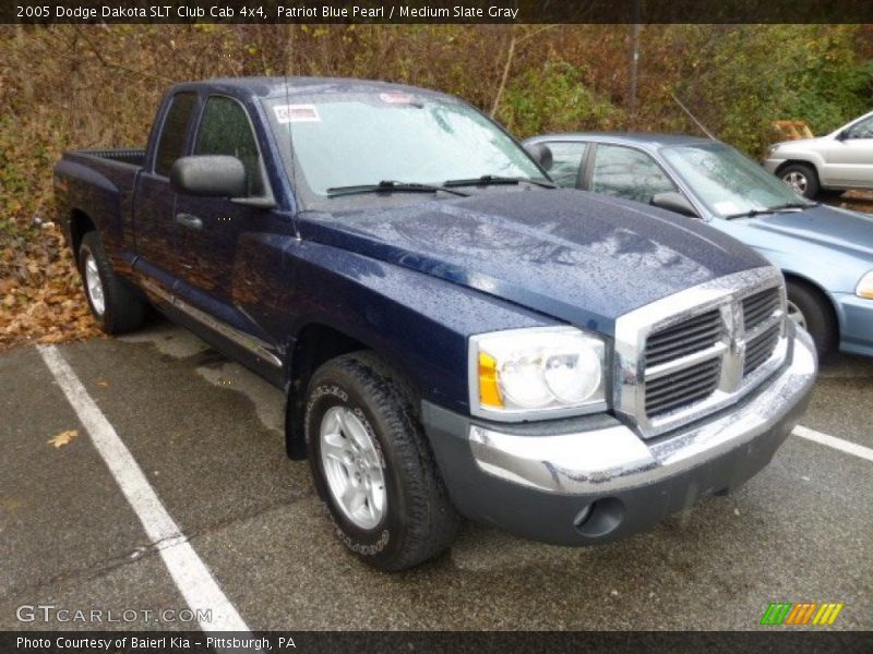 Front 3/4 View of 2005 Dakota SLT Club Cab 4x4