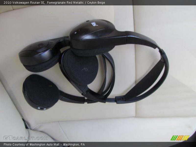 Pomegranate Red Metallic / Ceylon Beige 2010 Volkswagen Routan SE