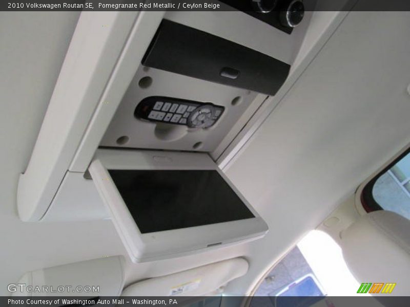 Pomegranate Red Metallic / Ceylon Beige 2010 Volkswagen Routan SE