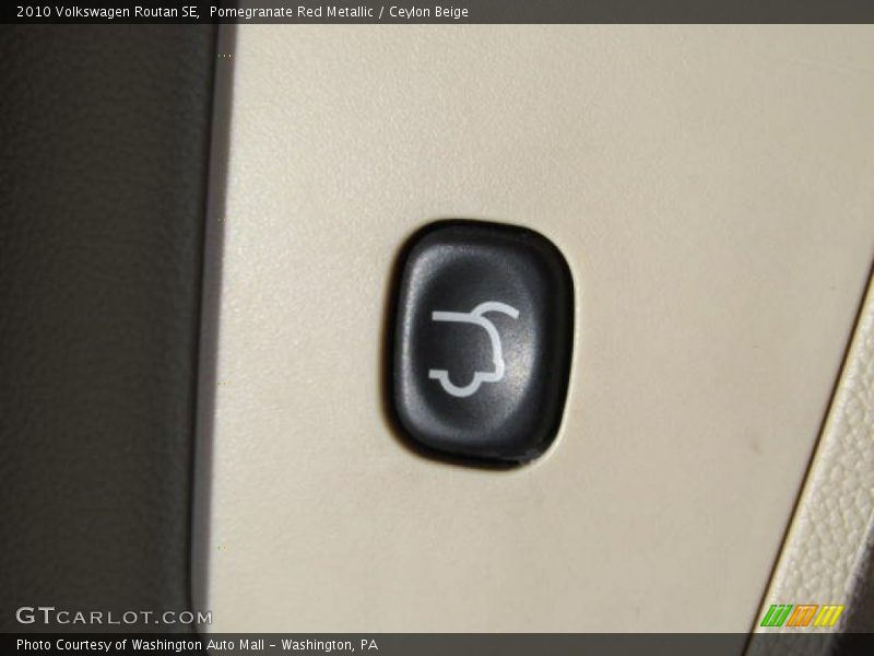 Pomegranate Red Metallic / Ceylon Beige 2010 Volkswagen Routan SE