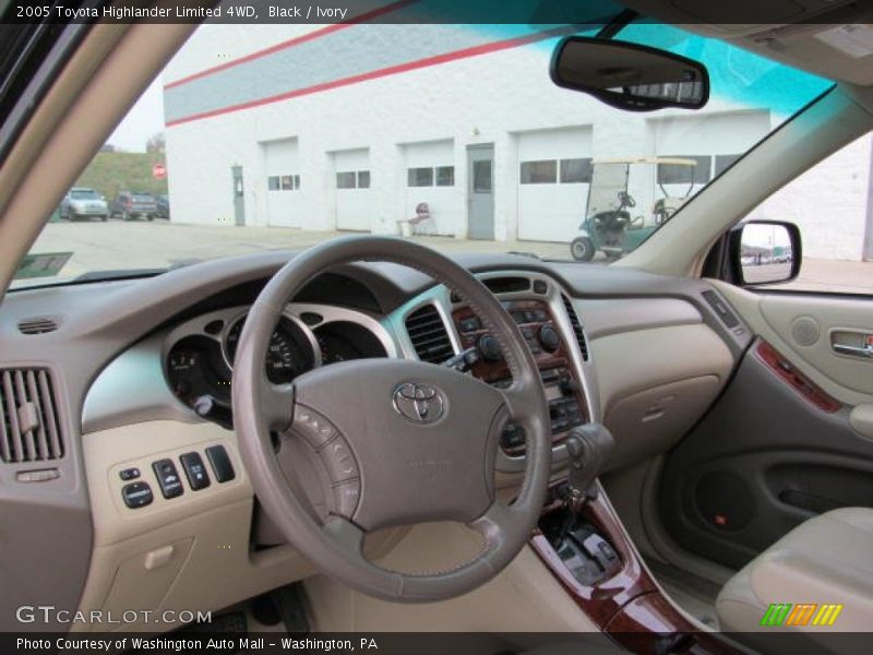 Black / Ivory 2005 Toyota Highlander Limited 4WD