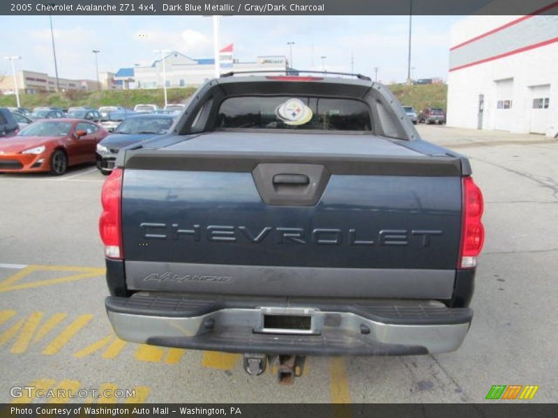 Dark Blue Metallic / Gray/Dark Charcoal 2005 Chevrolet Avalanche Z71 4x4