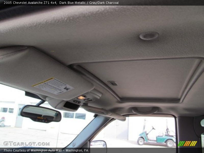Dark Blue Metallic / Gray/Dark Charcoal 2005 Chevrolet Avalanche Z71 4x4