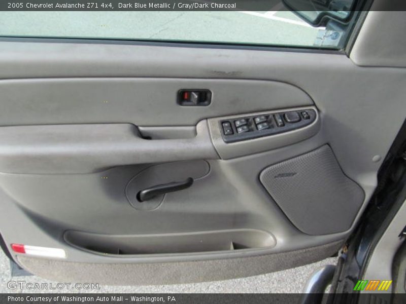 Dark Blue Metallic / Gray/Dark Charcoal 2005 Chevrolet Avalanche Z71 4x4