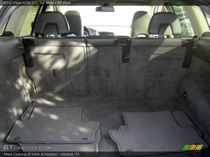 Ice White / Off Black 2012 Volvo XC60 3.2