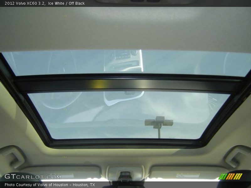 Ice White / Off Black 2012 Volvo XC60 3.2