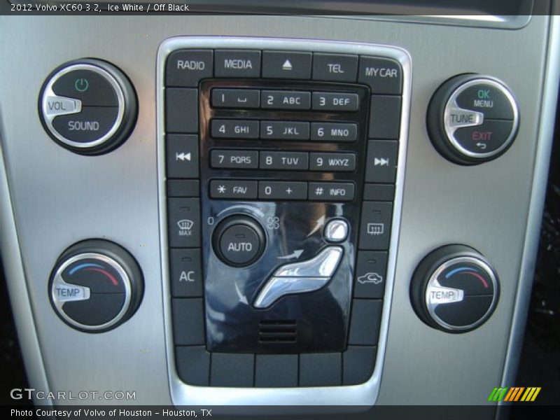 Ice White / Off Black 2012 Volvo XC60 3.2