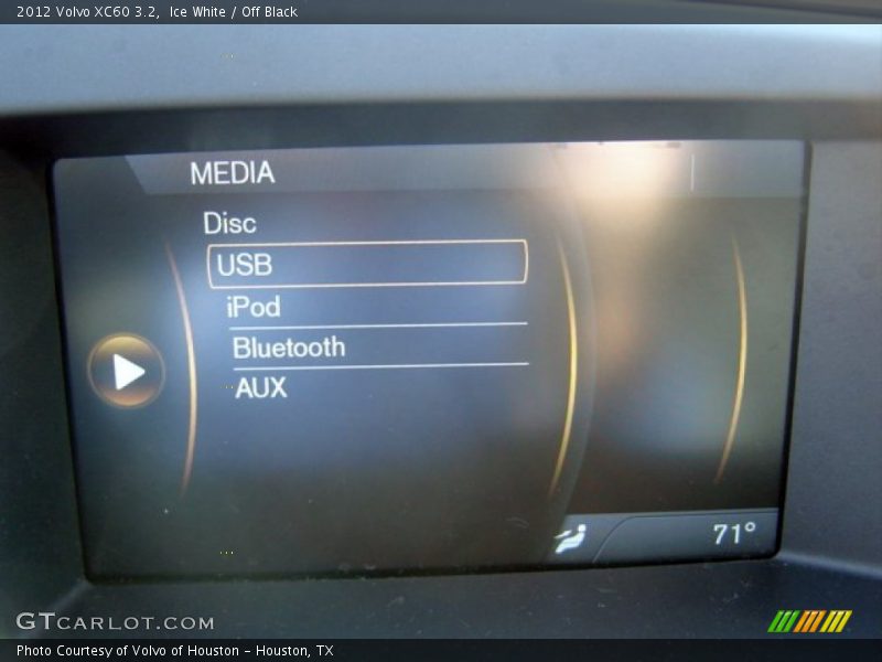 Ice White / Off Black 2012 Volvo XC60 3.2
