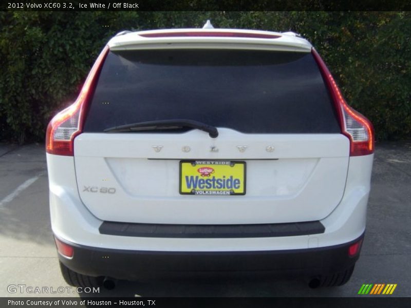 Ice White / Off Black 2012 Volvo XC60 3.2