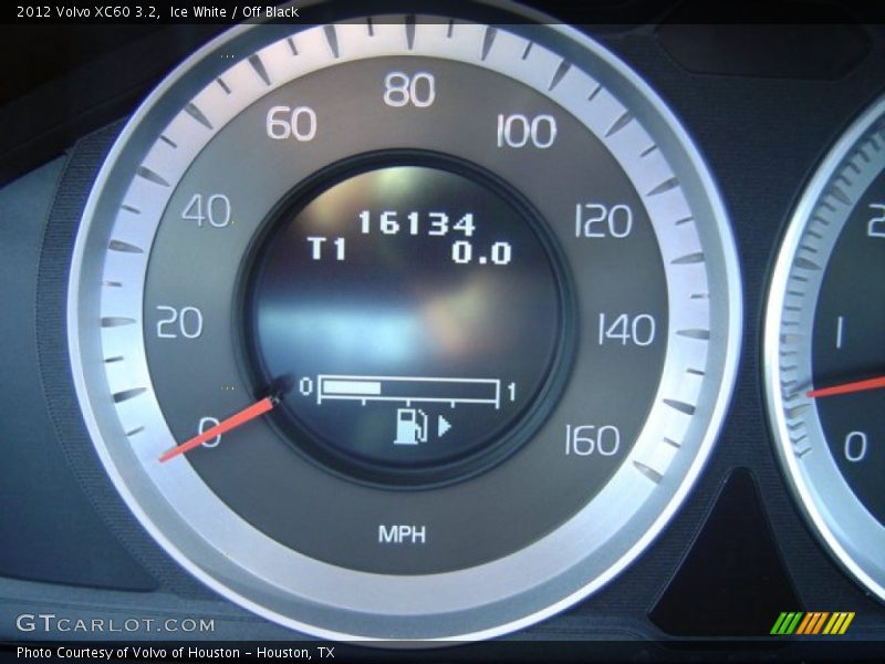 Ice White / Off Black 2012 Volvo XC60 3.2