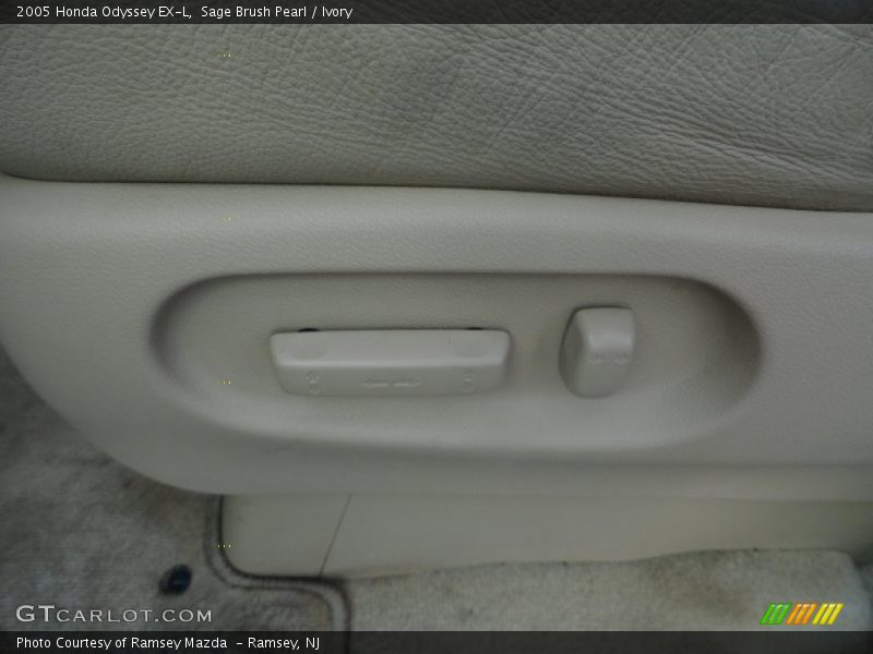 Sage Brush Pearl / Ivory 2005 Honda Odyssey EX-L