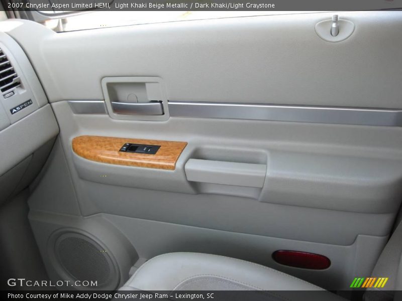 Light Khaki Beige Metallic / Dark Khaki/Light Graystone 2007 Chrysler Aspen Limited HEMI