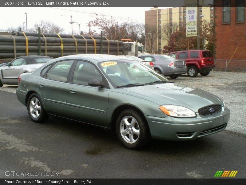 Light Tundra Metallic / Ebony Black 2007 Ford Taurus SE