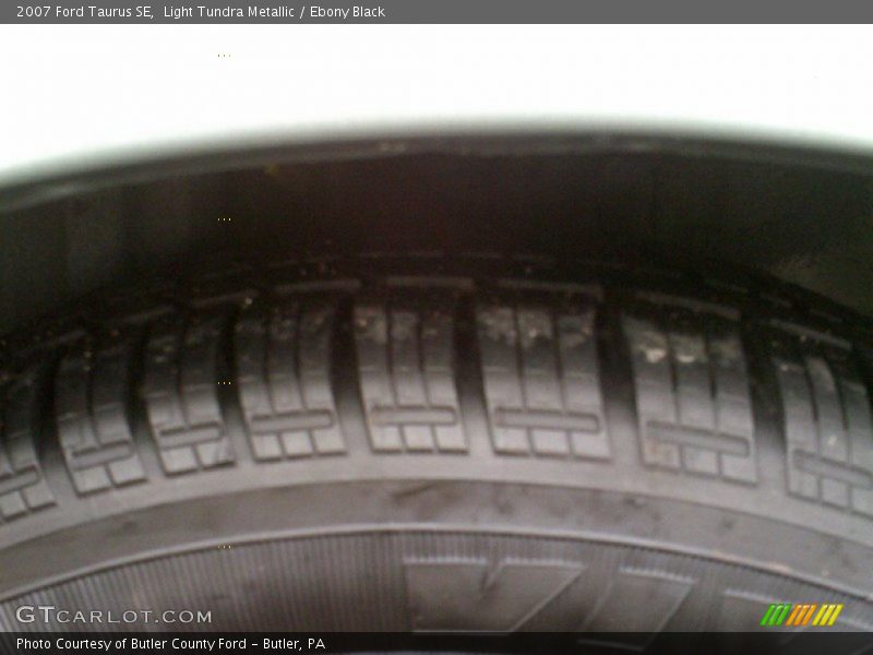 Light Tundra Metallic / Ebony Black 2007 Ford Taurus SE