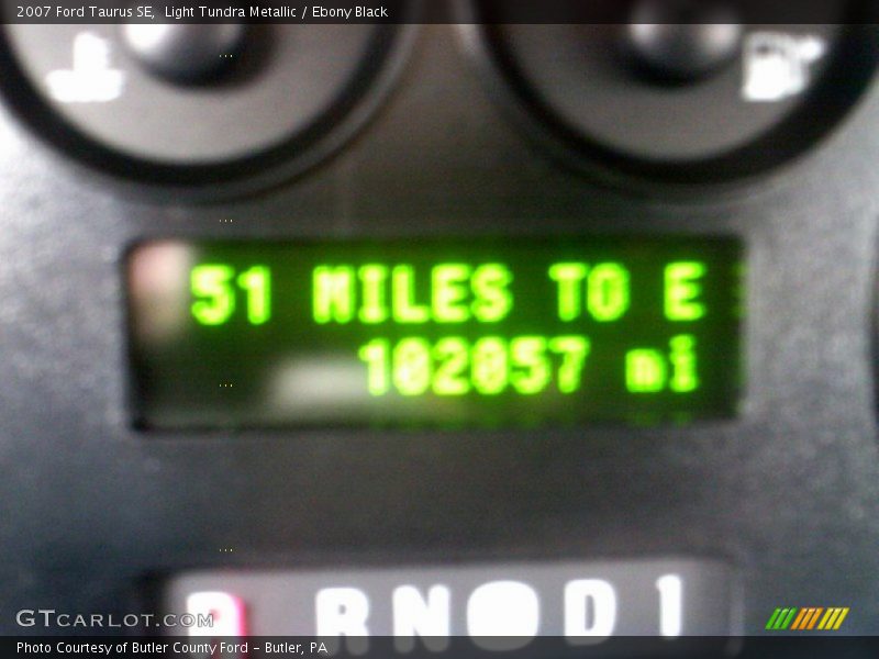 Light Tundra Metallic / Ebony Black 2007 Ford Taurus SE