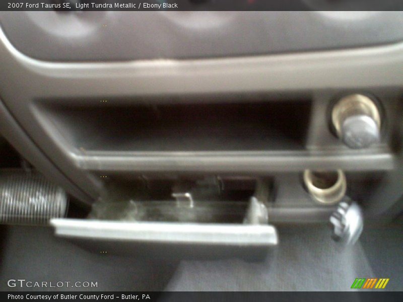 Light Tundra Metallic / Ebony Black 2007 Ford Taurus SE