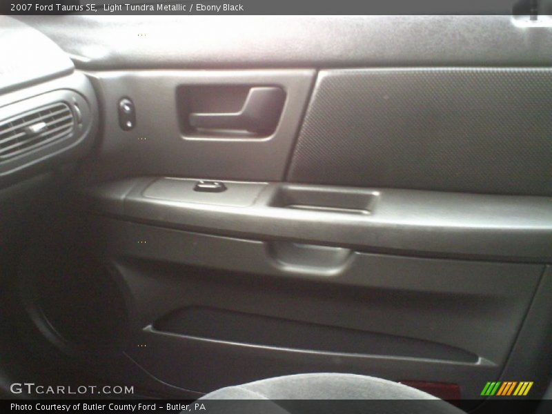 Light Tundra Metallic / Ebony Black 2007 Ford Taurus SE