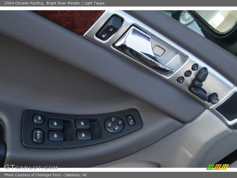 Bright Silver Metallic / Light Taupe 2004 Chrysler Pacifica