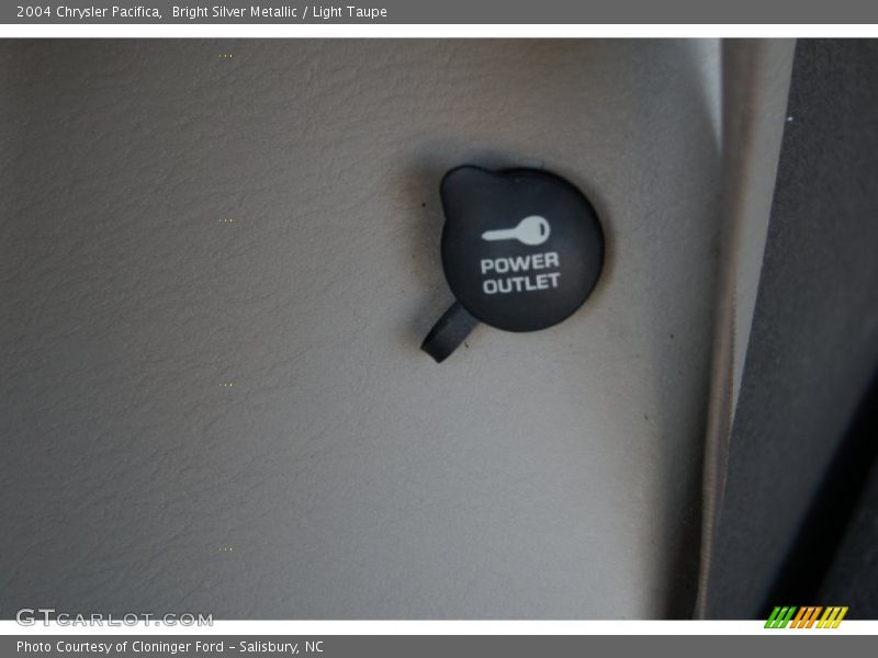 Bright Silver Metallic / Light Taupe 2004 Chrysler Pacifica