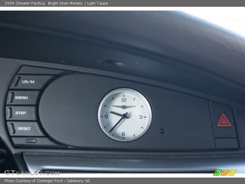 Bright Silver Metallic / Light Taupe 2004 Chrysler Pacifica