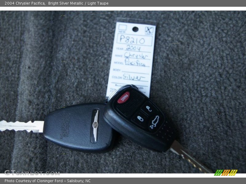 Bright Silver Metallic / Light Taupe 2004 Chrysler Pacifica